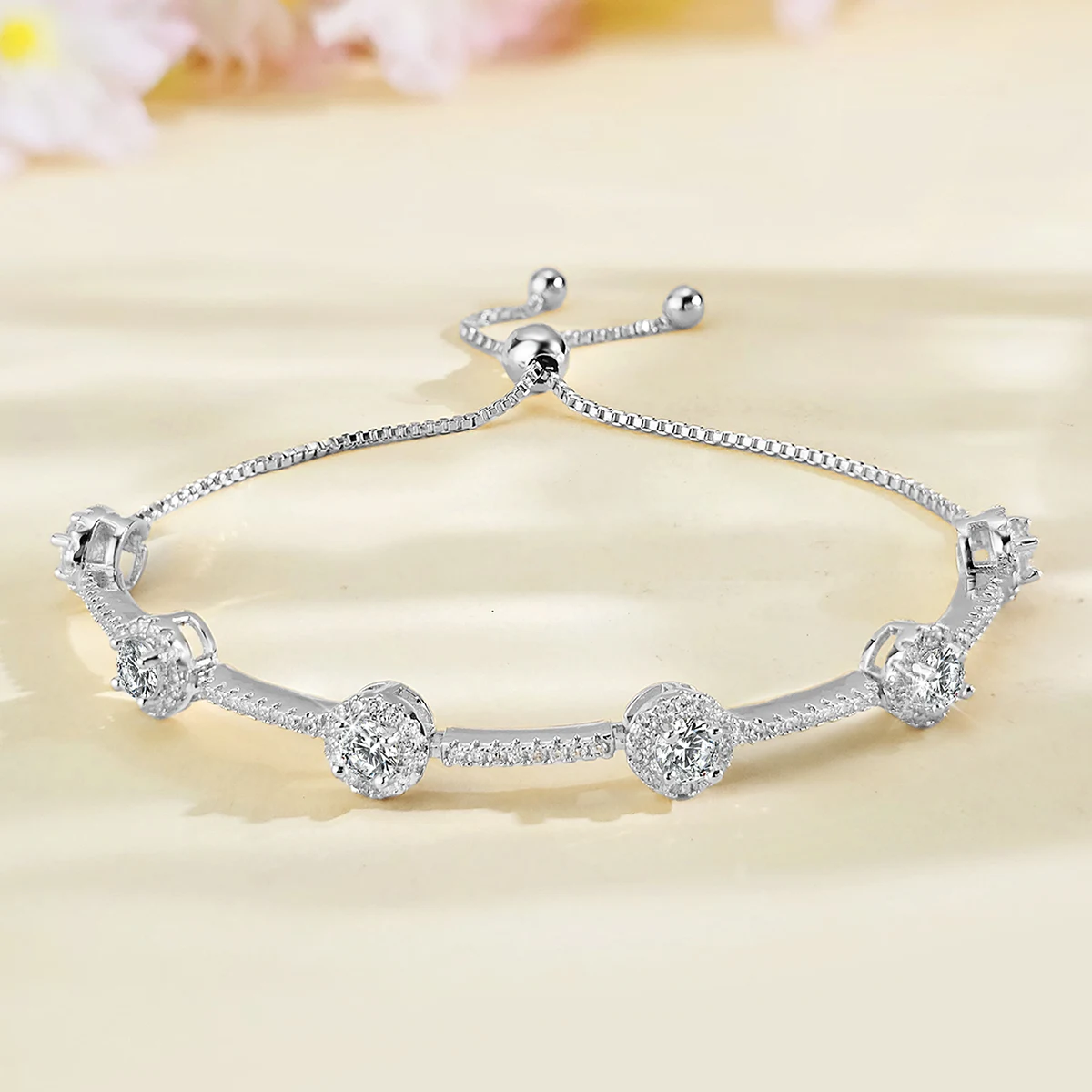 Cubic Zircon Bracelet Fashion Adjustable Pull-out Hand Jewelry made by BlueOne Jewelry