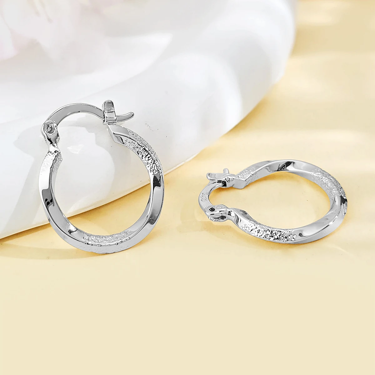 European and American Vegetable Coil Earrings Female High-level Lightweight Luxury Versatile made by BlueOne Jewelry
