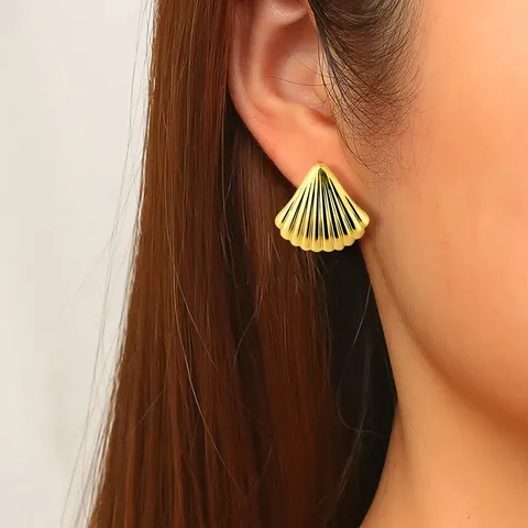 Models Seaside Resort Wind Fan-shaped Earrings Fall and Winter Senior Fashion - view 2