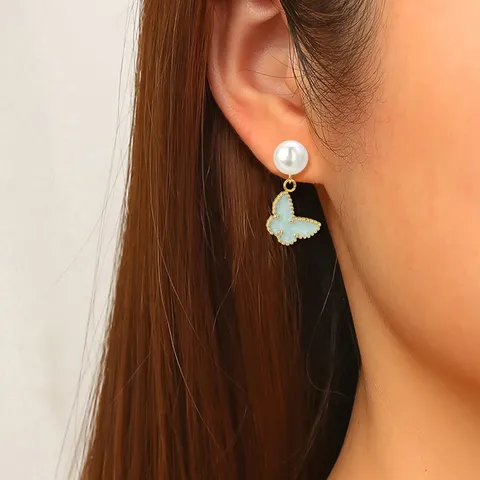 Elegant Niche Design Sophisticated Butterfly Pearl Earrings Chic - view 2