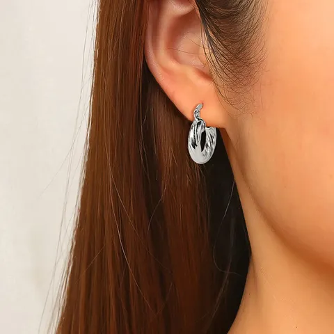Europe and the United States Fashion Models Simple Thread Circle Earrings - view 2