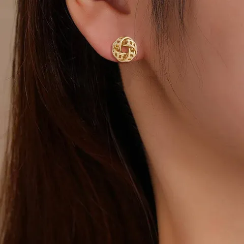 Europe and the United States Fashion Simple Geometric Irregular Jewelry Niche Stud Earrings - Style 3517 - view 2