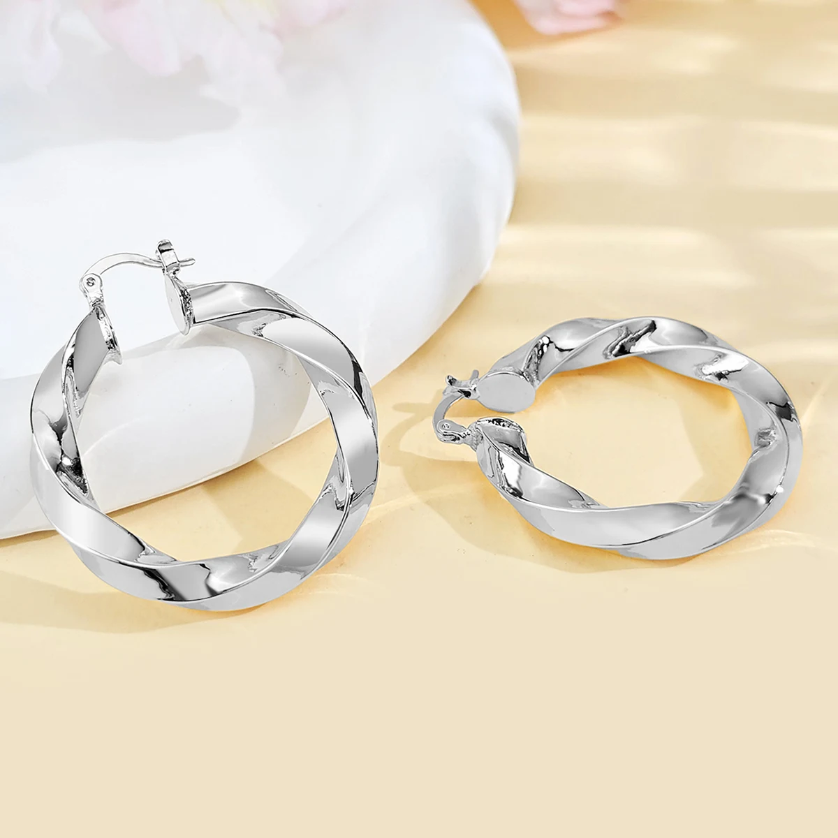 Europe and the United States Jewelry Sell-through Earrings Twist Earhook Earrings made by BlueOne Jewelry