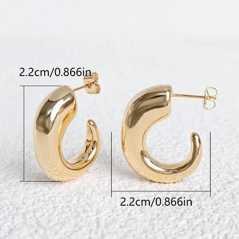 Europe and the United States Temperament Simple O-shaped Gradient Line Diameter Stud Earrings - view 3