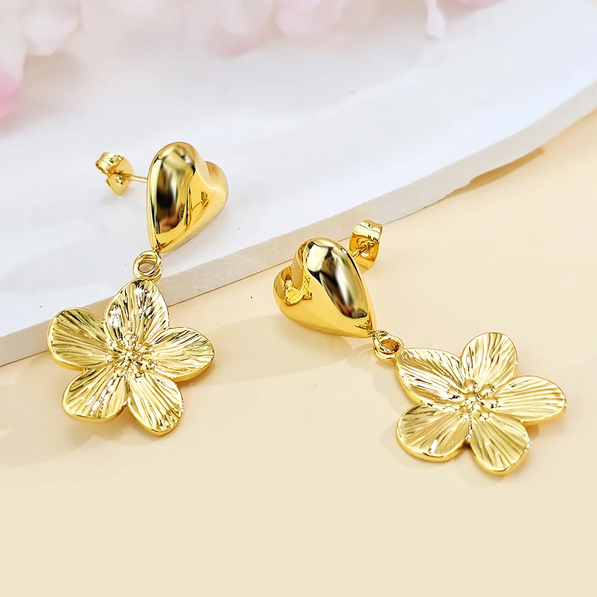 European & American Luxury Stainless Steel Earrings Niche High-end Wave Heart made by BlueOne Jewelry