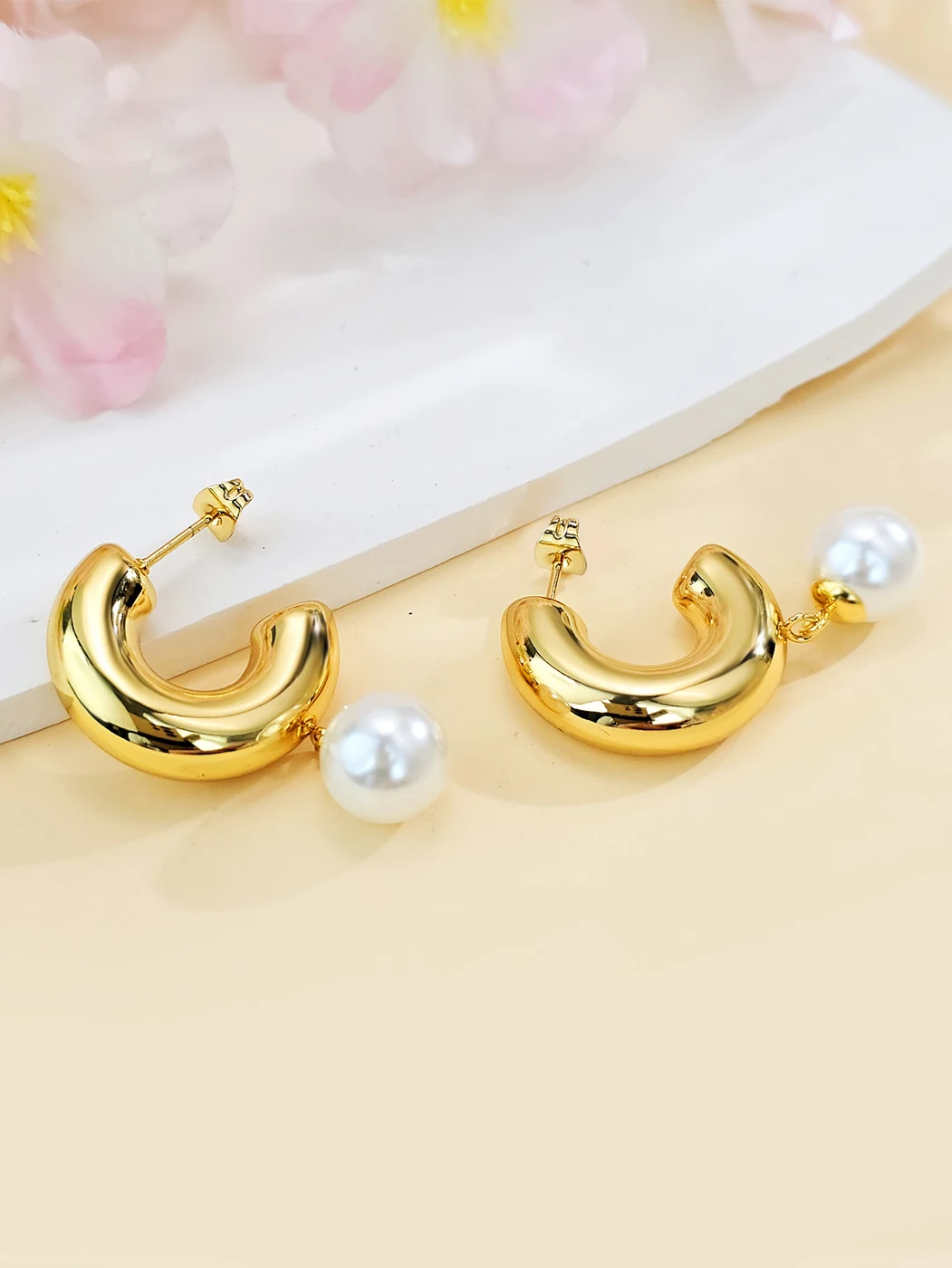 European & American Instagram-inspired Fashion Niche Luxury Pearl Earrings Stainless Steel made by BlueOne Jewelry