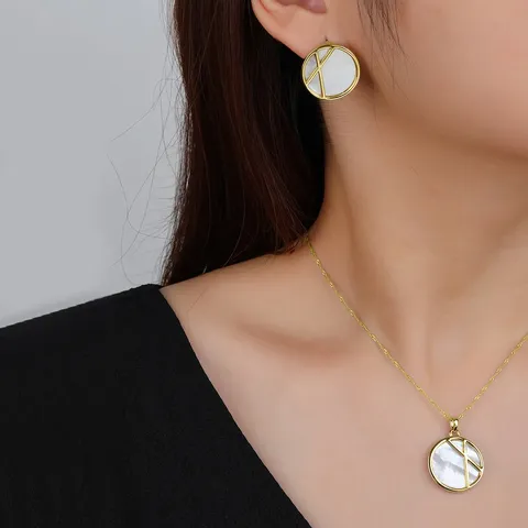 Natural Stone French Vintage Niche Design Floral Shell Round Plaque Pendant Necklace Titanium Jewelry Set - view 2