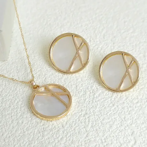 Natural Stone French Vintage Niche Design Floral Shell Round Plaque Pendant Necklace Titanium Jewelry Set - view 3