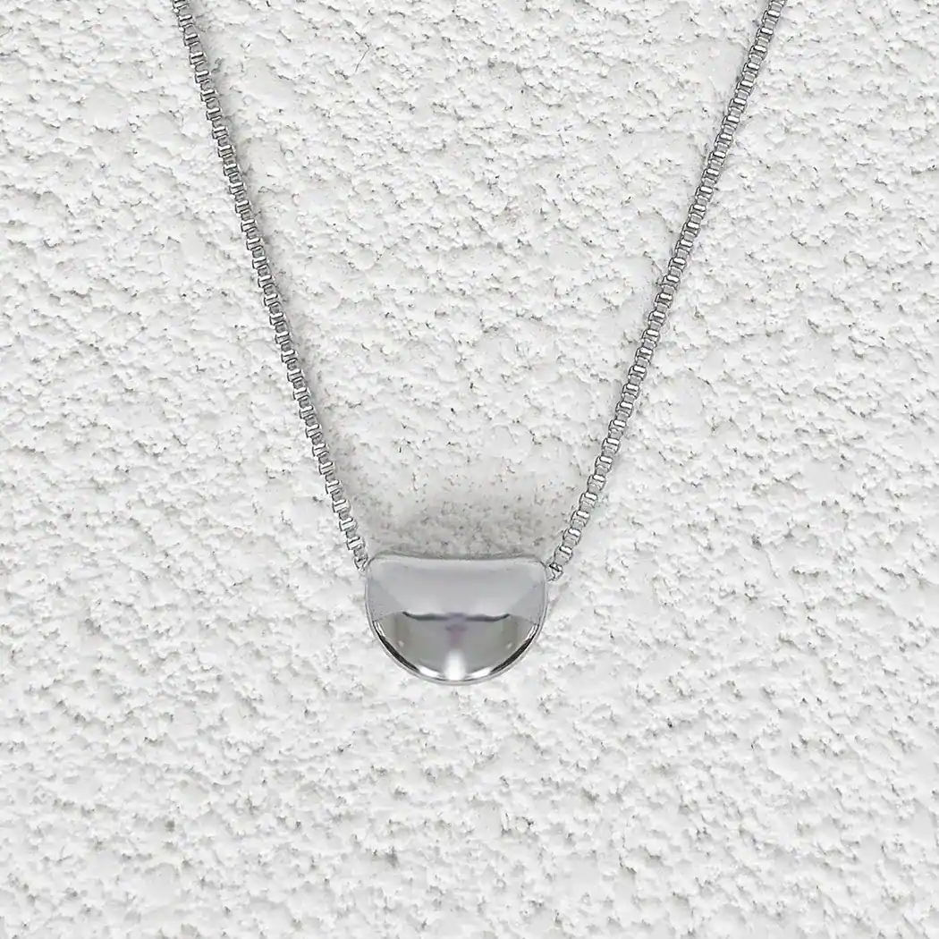 Necklace Female Collarbone Chain Simple Niche Design Sense Temperament Pendant Jewelry made by BlueOne Jewelry
