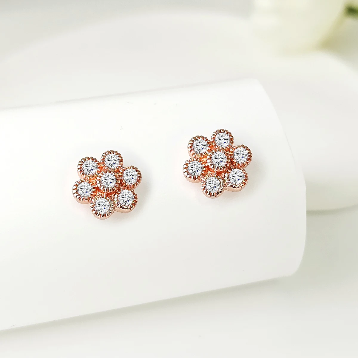 Simple Zirconia Small Earrings Flowers Ms. Japan and South Korea Style made by BlueOne Jewelry