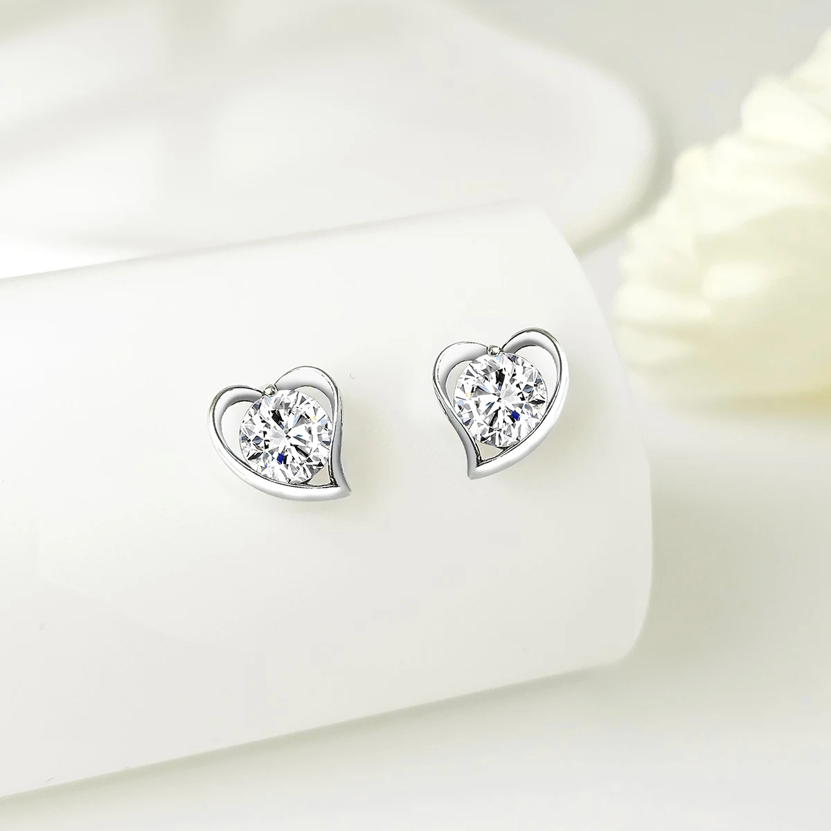 Temperament Simple Earrings Female Temperament Earrings Simple Hundred Personality Earrings made by BlueOne Jewelry