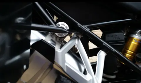 Black stainless steel racks for R1200GS 2013-2018 R1250GS 2019-2025 — view 4
