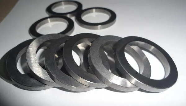 Set of tungsten carbide rings in graduated diameters