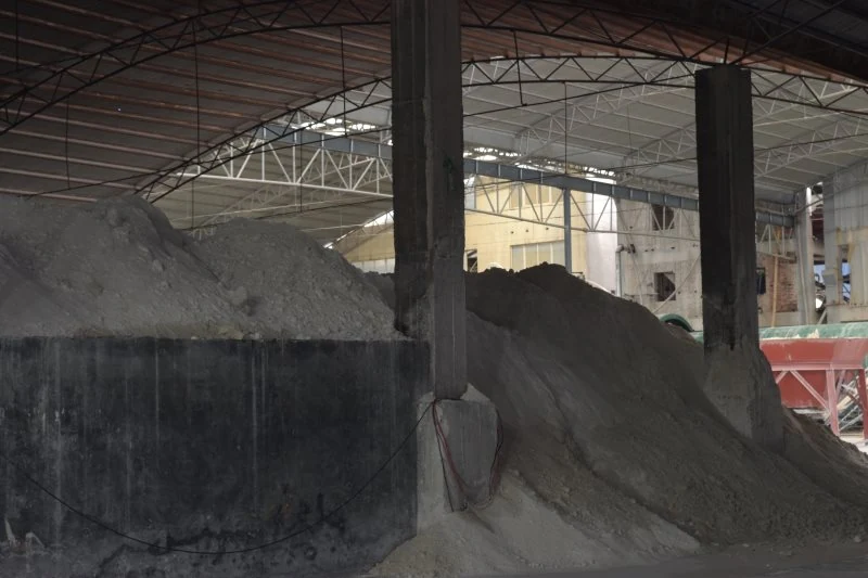 Ground mineral powder discharging inside the processing hall