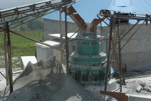 Cone crusher and feed hopper at the crushing station