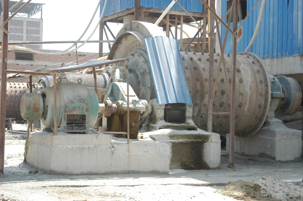Ball mill and drive assembly in the grinding circuit