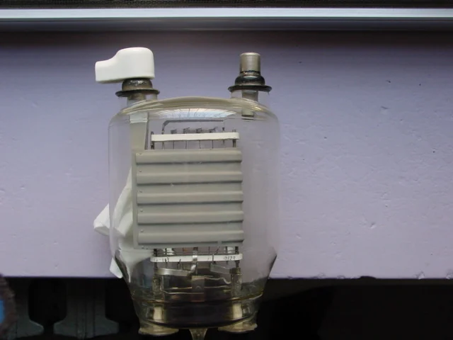 833C FU33 Cap Sockets tube socket supplied by HAN Trade