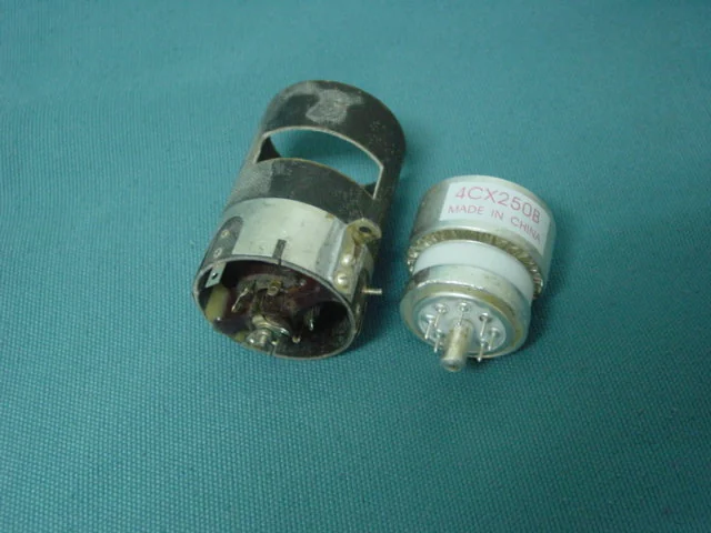 4CX250B + Socket tube socket supplied by HAN Trade