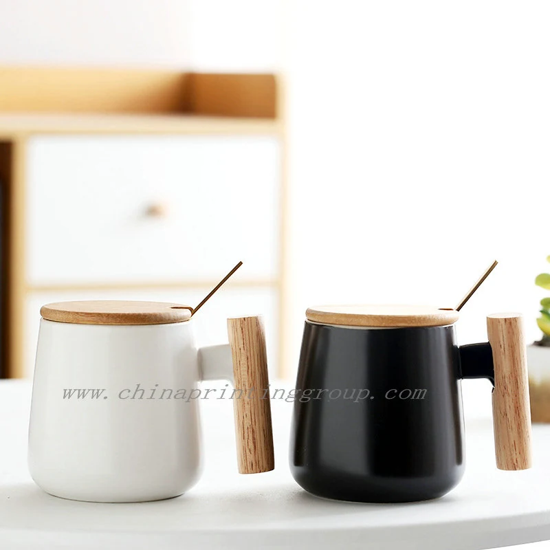 500ml custom ceramic coffee mug shown from the front with brand mark