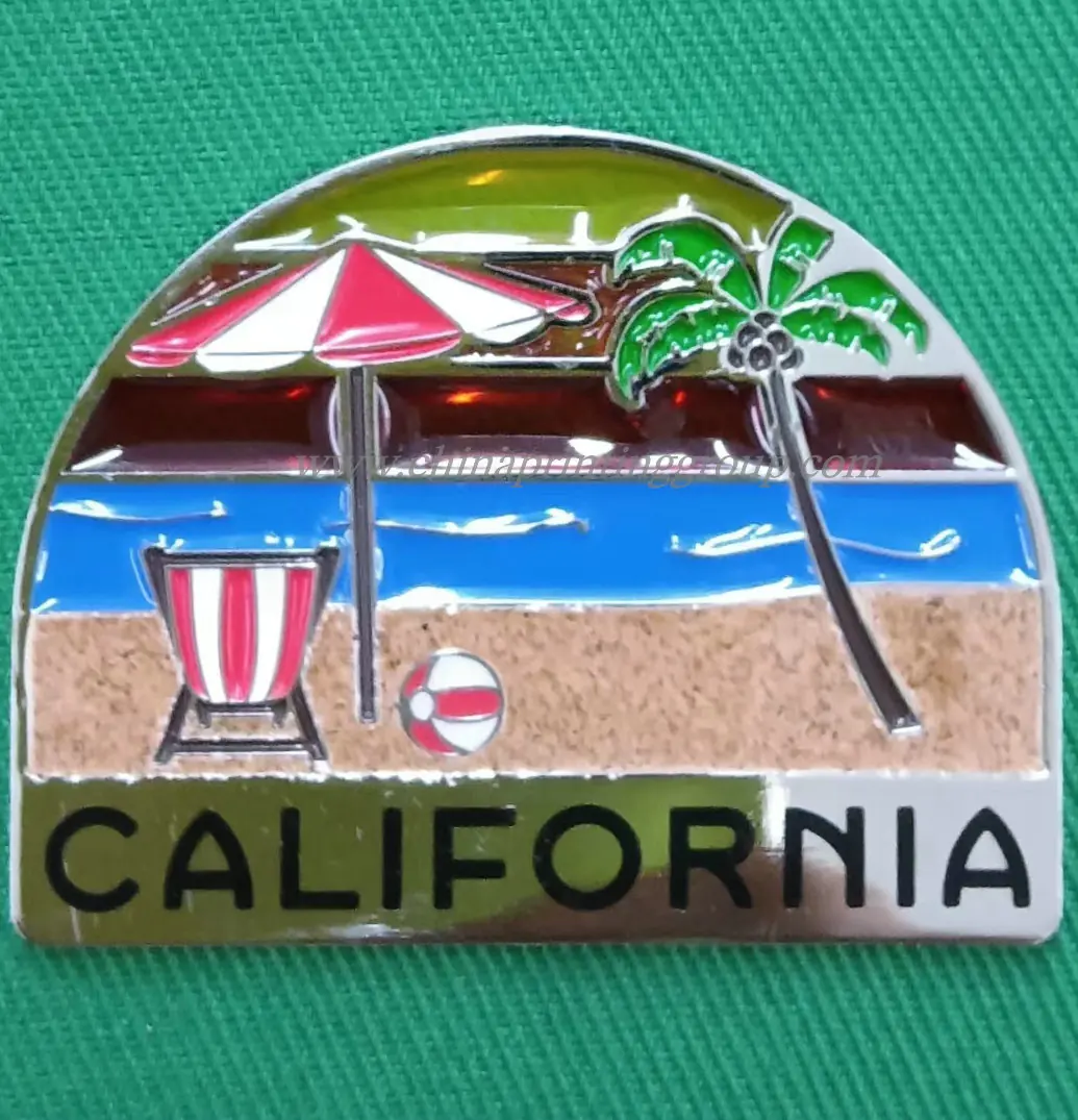 Custom logo keychains cast in zinc alloy with plated finish