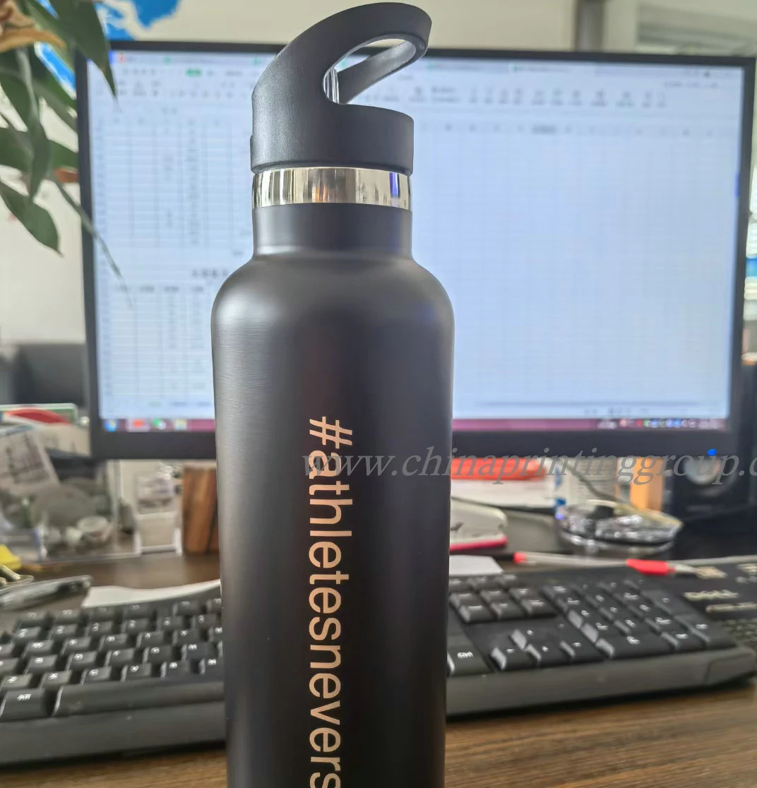 Straight shaped vacuum bottle showing the logo panel