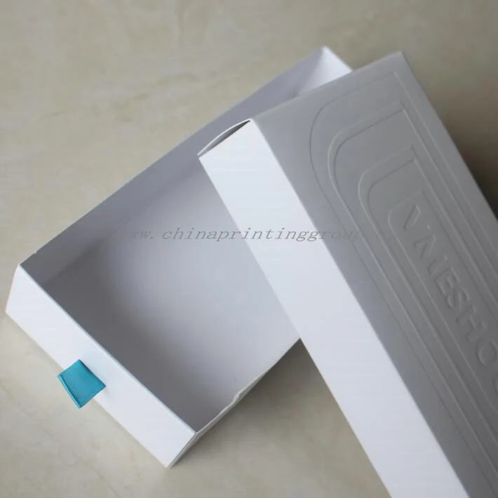 Suitcase shaped custom cardboard packaging box with carry handle