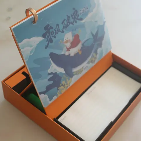 Custom corporate desk calendar with printed gift case