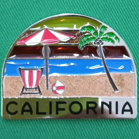 Custom logo keychains cast in zinc alloy with plated finish