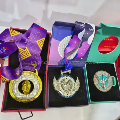 Custom die cast metal lapel pin badges with plated finish