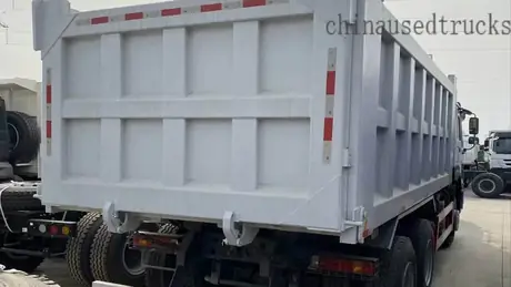 A 5.6m HOWO second-hand dump truck sell at a discount view 5