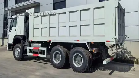 A 5.6m HOWO second-hand dump truck sell at a discount view 4