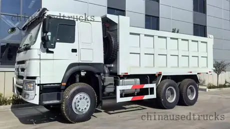 A 5.6m HOWO second-hand dump truck sell at a discount view 3