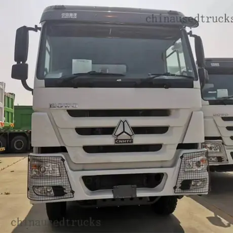 Multiple HOWO 6x4 right-hand drive 380hp 5.6m dump truck view 2