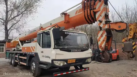2014 Zhonglian 25 tons used truck crane five section arm view 2