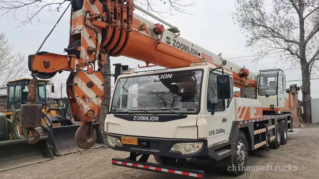 2014 Zhonglian 25 tons used truck crane five section arm main view