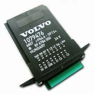 24V 16-pin electronic flasher relay assy 1079476 with black moulded housing and flat blade terminals