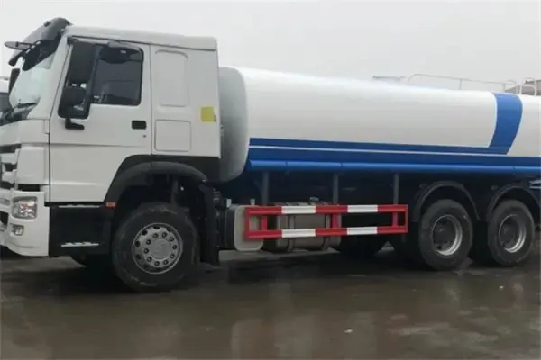 White HOWO water sprinkler truck, side view