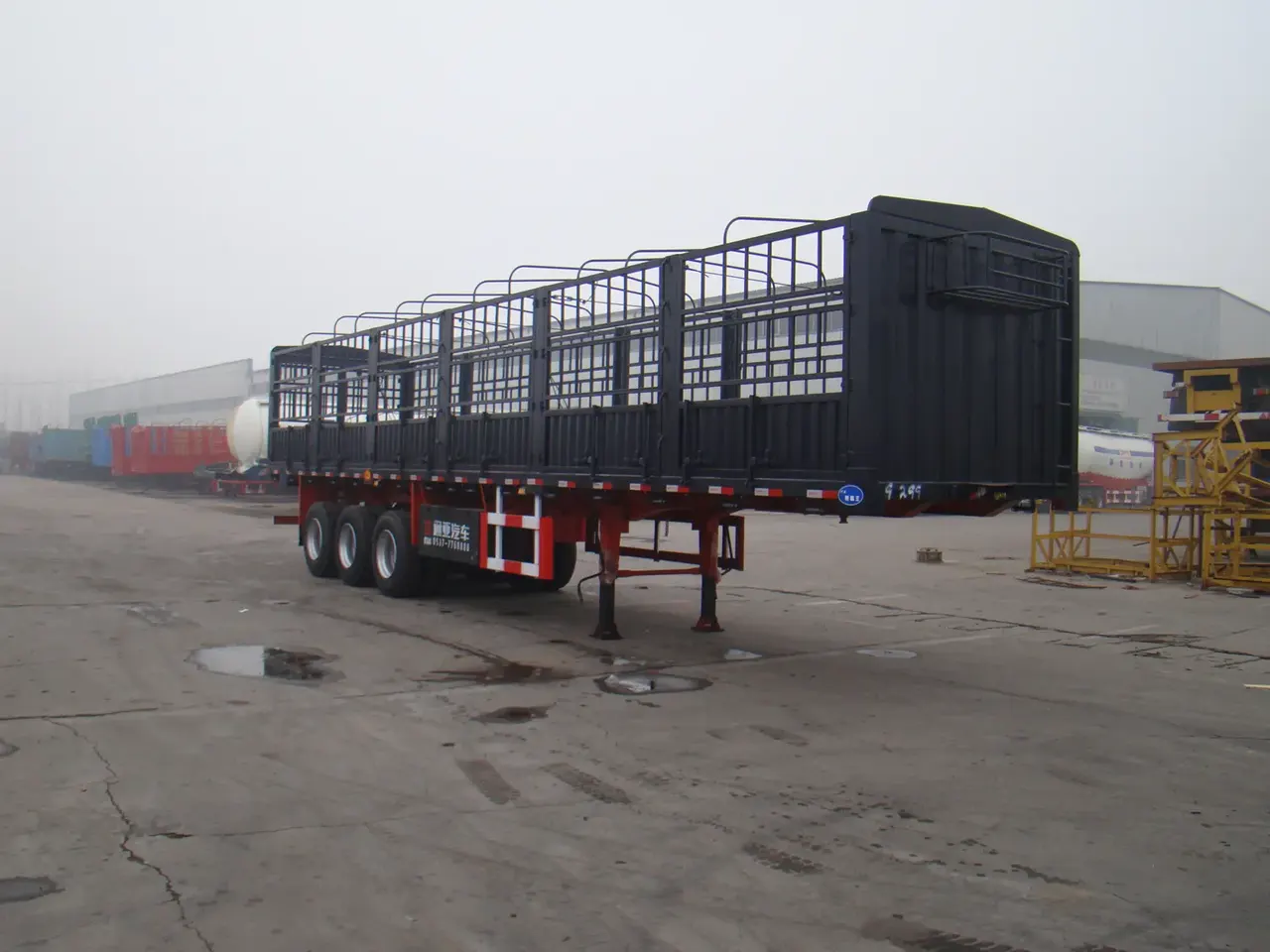 Side view of a 40ft drop-side semi-trailer with three 13-ton axles and leaf spring suspension