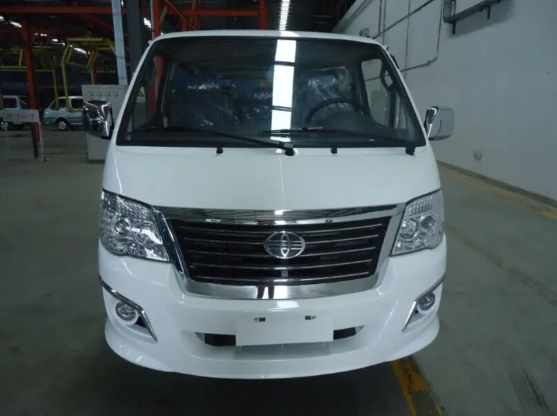 Side view showing the 2590mm wheelbase, sliding door, and 195R15C tyres