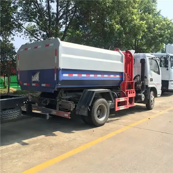 Side view of the 4x2 compactor truck showing 4700mm wheelbase and 10.00R20 tyres