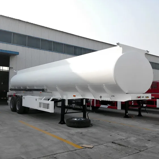 Front view of the trailer showing the 28-ton landing gear and 2-inch kingpin