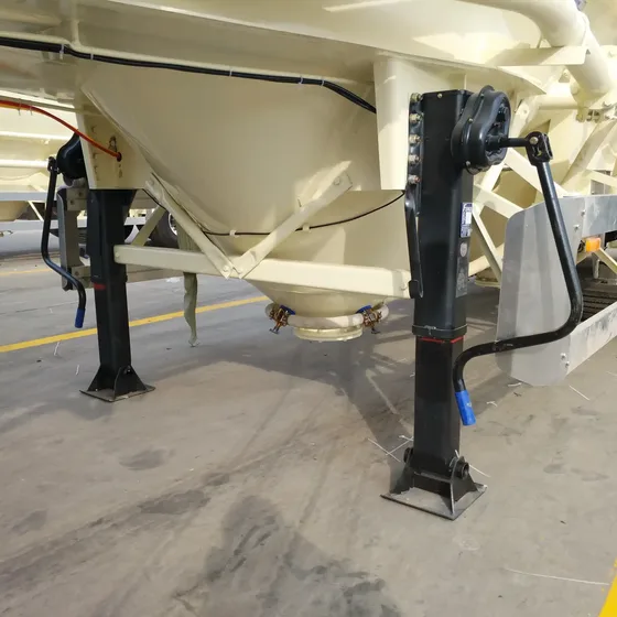 Side view of the trailer showing the mechanical suspension