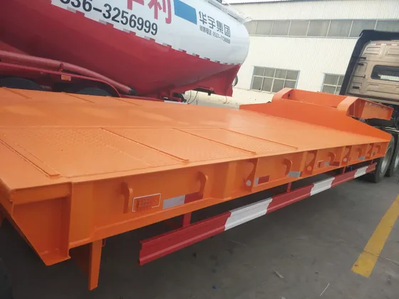 Fifth wheel plate and air lines on the chassis rear deck
