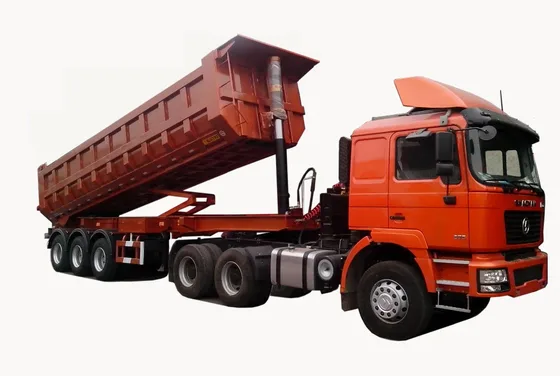Rear view of the tipper trailer showing the hydraulic cylinder
