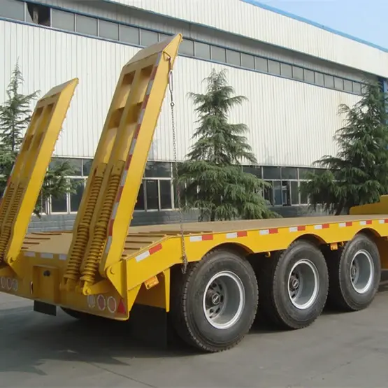 Front view of the trailer with three 13-ton Fuwa axles and 1200R20 tyres