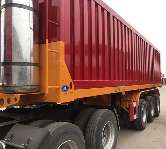 Close-up of the Fuwa-brand axle and leaf spring assembly on the trailer's rear axle