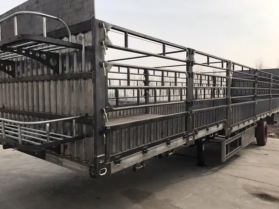 Trailer interior with open stake design and floor for cattle loading