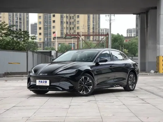 Side profile of the BYD Tang EV showing the 2920mm wheelbase and 225/50 R18 tyres