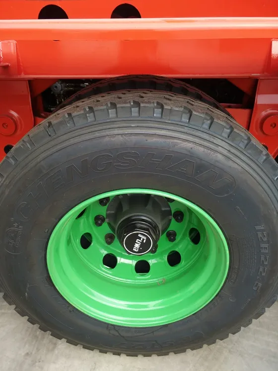 Side view of the semi-trailer showing the 13000mm length and 12R22.5 tyres