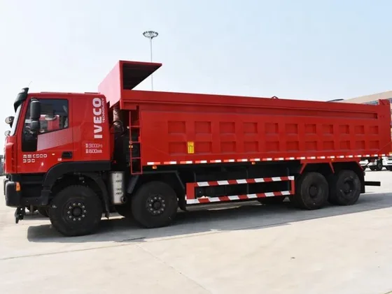 Side view of the dump truck showing the 3500mm wheelbase and 12.00R20 tyres